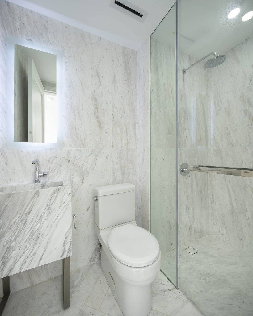 apartamento modelo baño