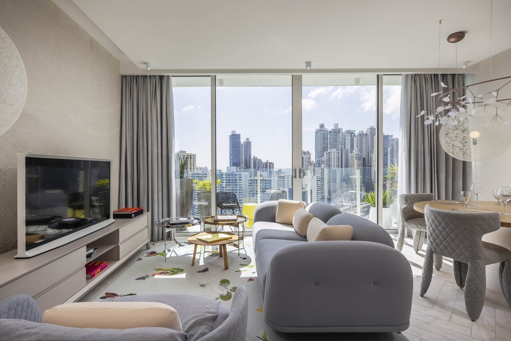 apartamento modelo sala de estar y comedor